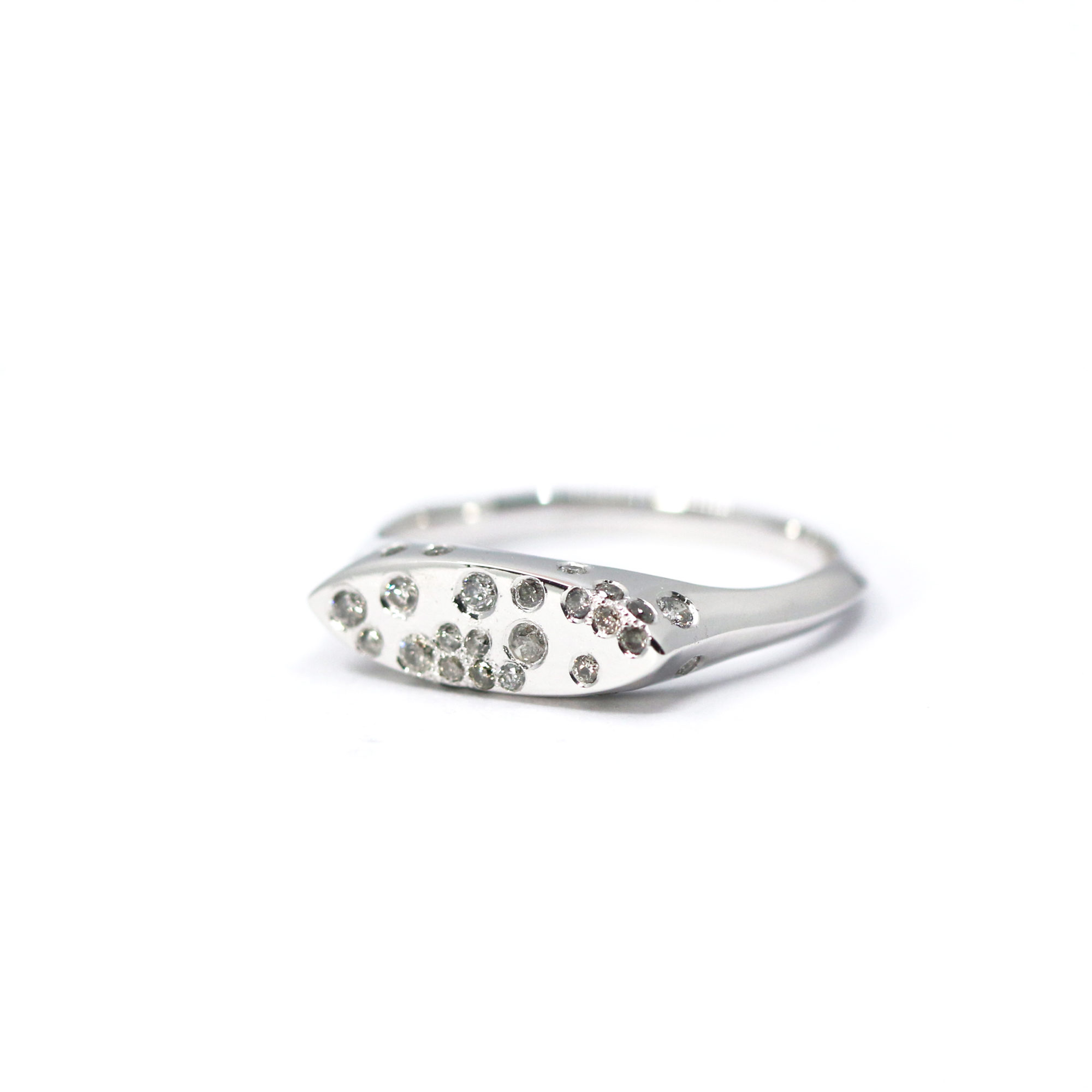 Bague Amandine or blanc et diamants gris-2