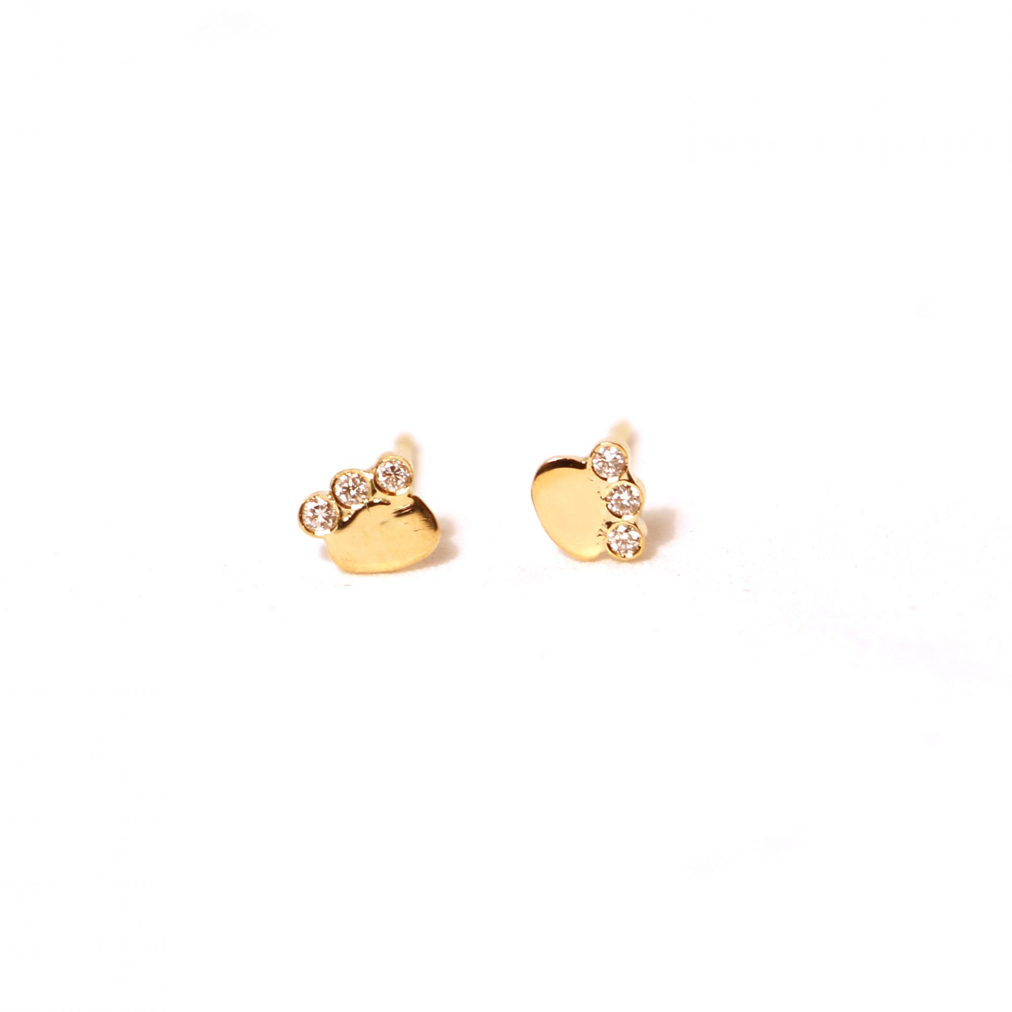 Boucles d’oreilles Galets et 3 diamants blancs