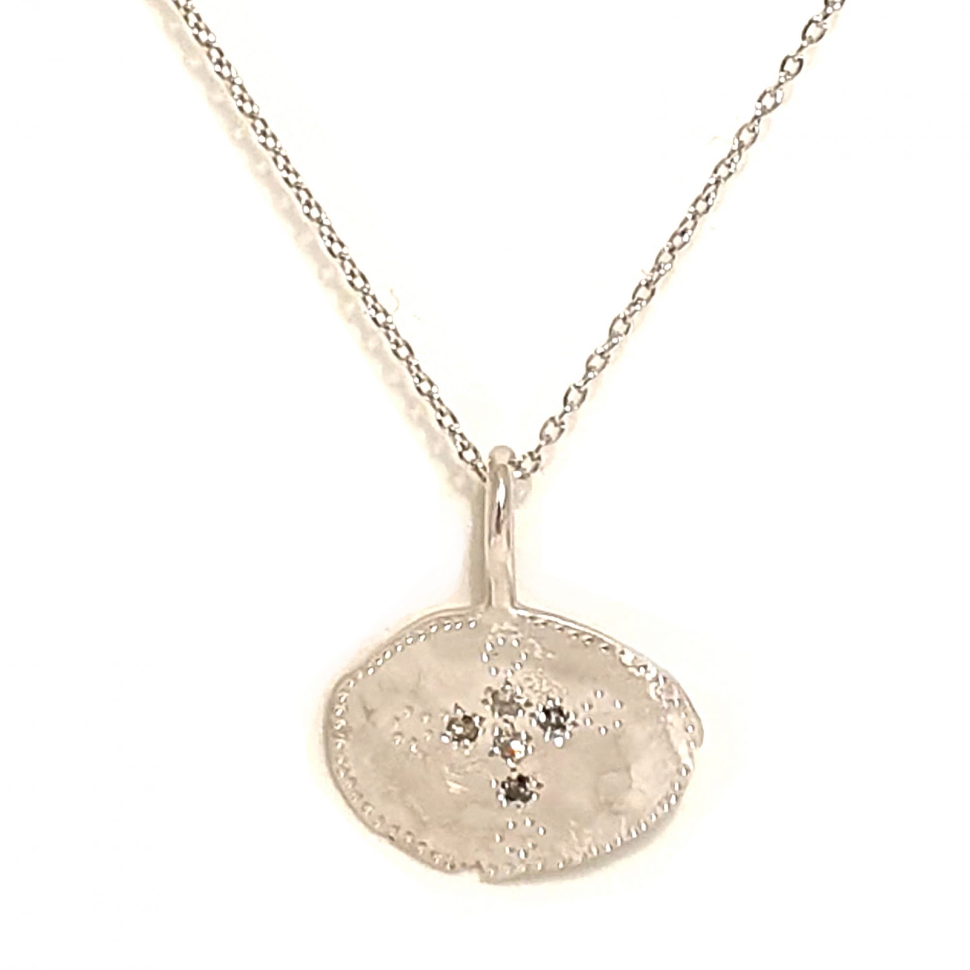 Collier Mystique médaille en argent et diamants gris