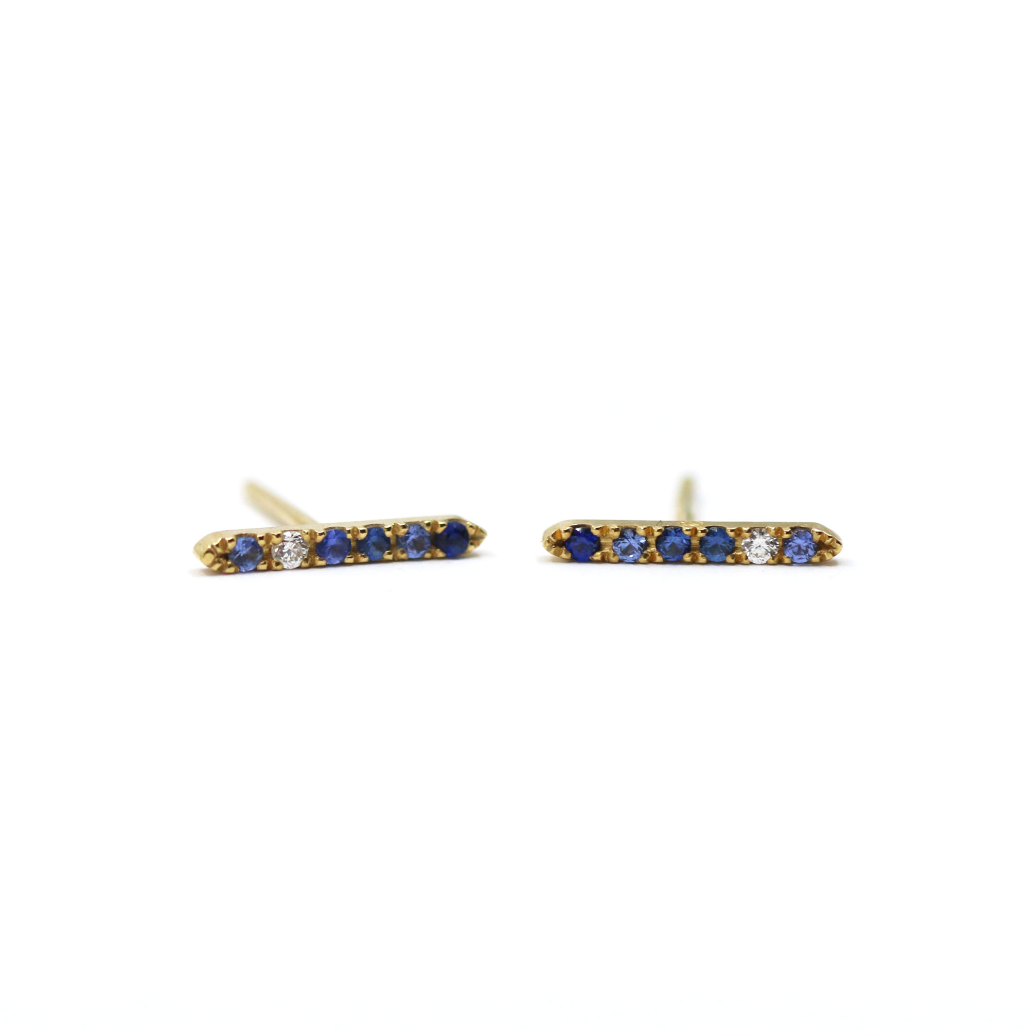 boucles barre or jaune et saphirs mélangés