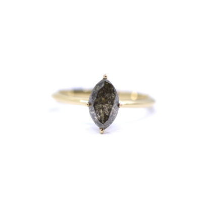 Bague de fiançailles La Marqusie diamant gris marquise